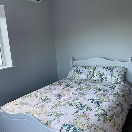 Modern 3 Bed Country