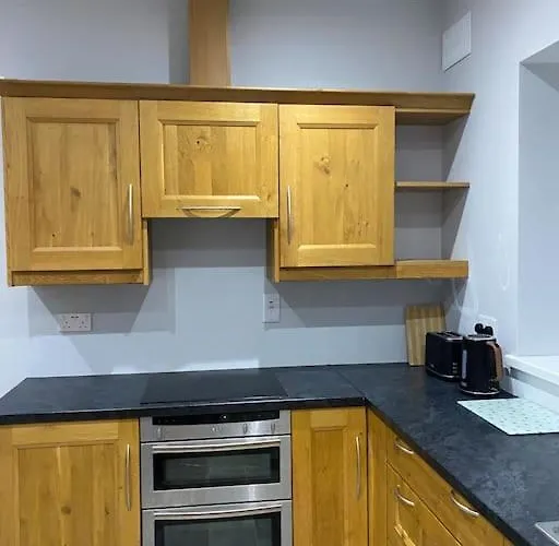 Modern 3 Bed Country *